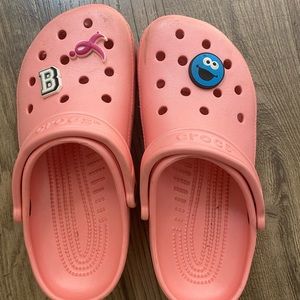 Classic CROCS clog in pink with Jibbitz charms